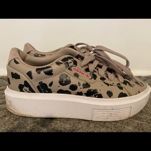 Platform Adidas Sleek